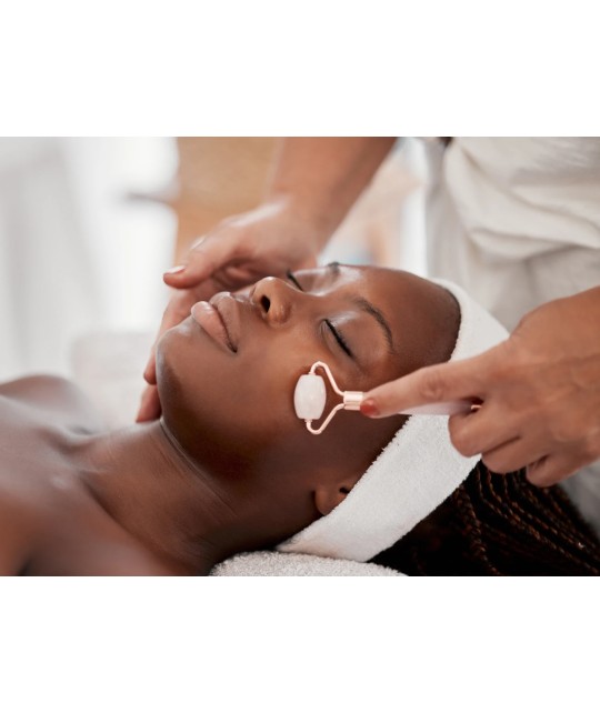 Peau noire : quels sont les meilleurs soins du visage ?